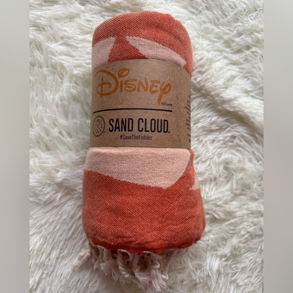 Disney Sand Cloud Nemo Stripe Adult Towel NWT - Picture 1 of 3